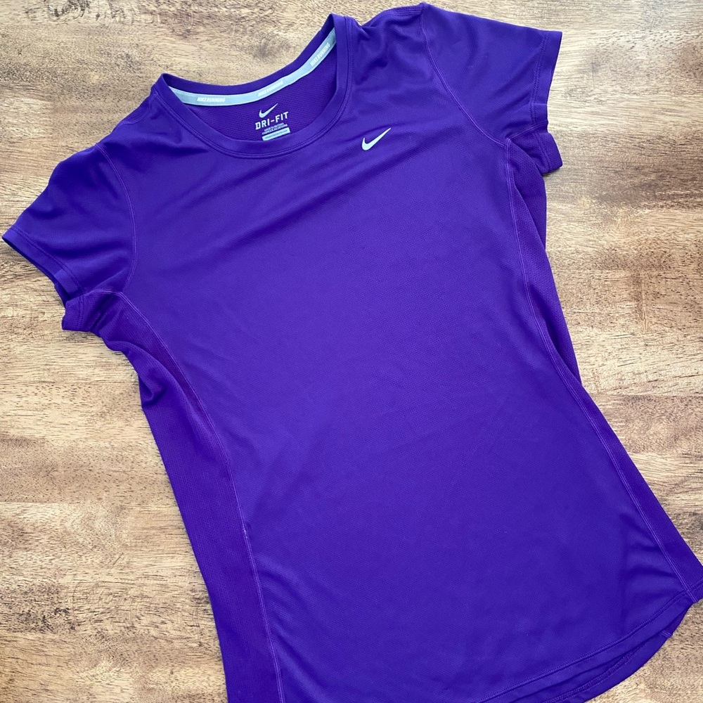 ๐ฅ Nike. Running Dry Fit Top. - Picture 1 of 4